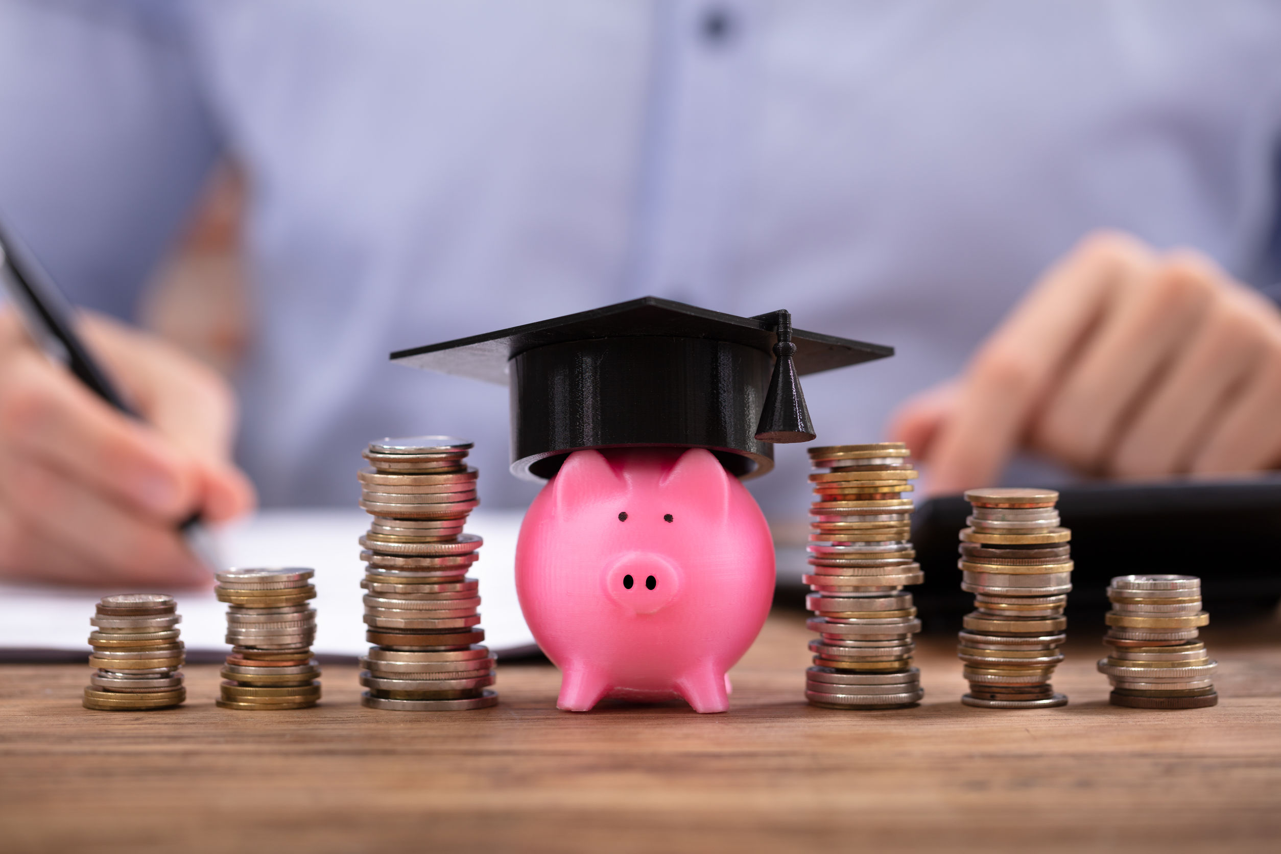 Consolidating vs. Refinancing Your Student Loans - Student Tax OPtion